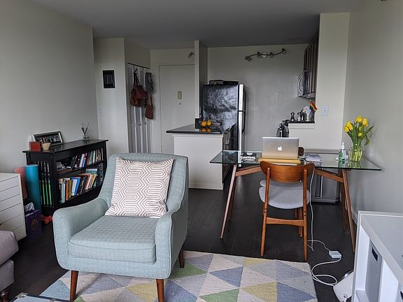 4th image of 829 Greenwood Ave APT 7N