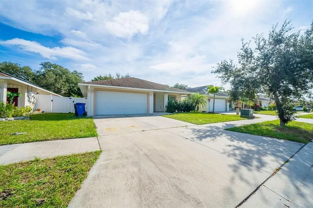 4 bed, 2.0 bath, 1606 sqft, $2,500 — Photo 3