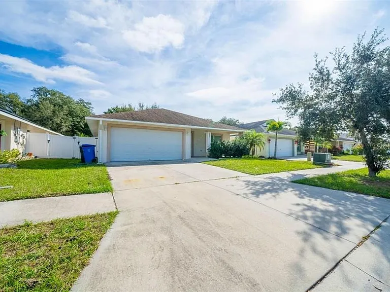 2025 Peaceful Palm St — Photo 3