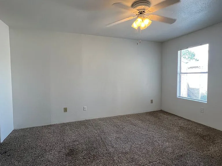Emerald Cove Apartments — Photo 83