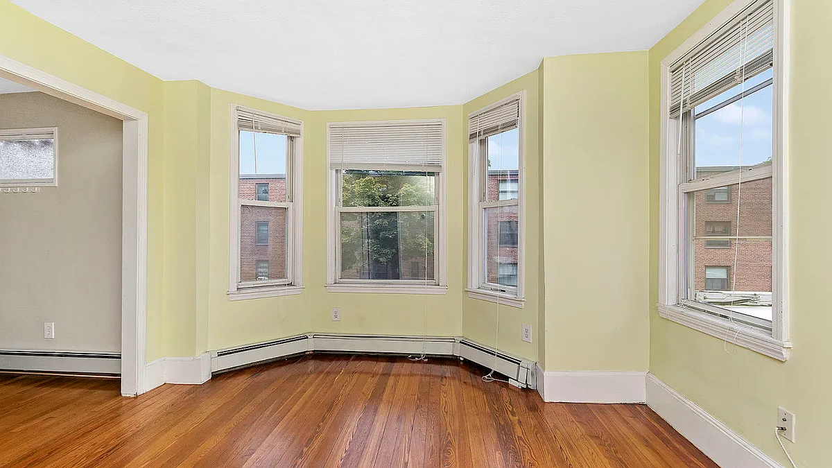 Building Photo - 128 Bunker Hill St #2
