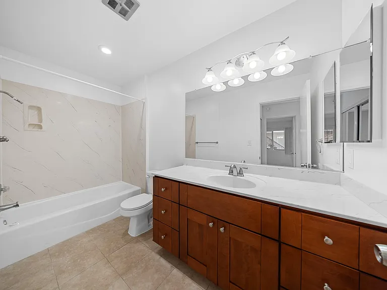 Los Patos Apartments — Photo 25