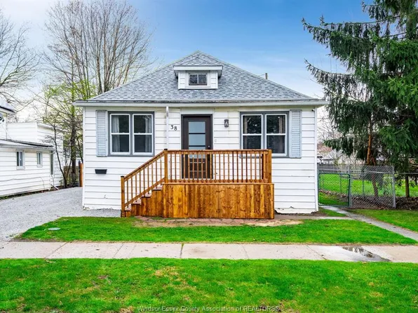 38 Fox St, Leamington, ON N8H 3J4