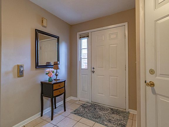 5th image of 946 W Happfield Dr