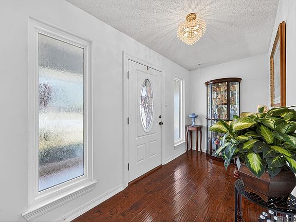 3rd image of 4049 Lassen Dr