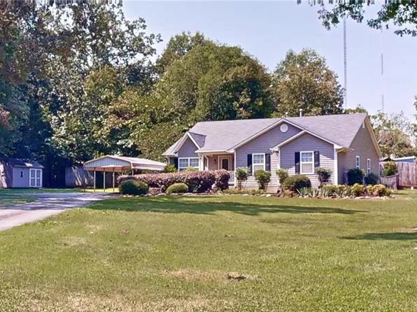 4201 Holly Grove Ct, Randleman, NC 27317