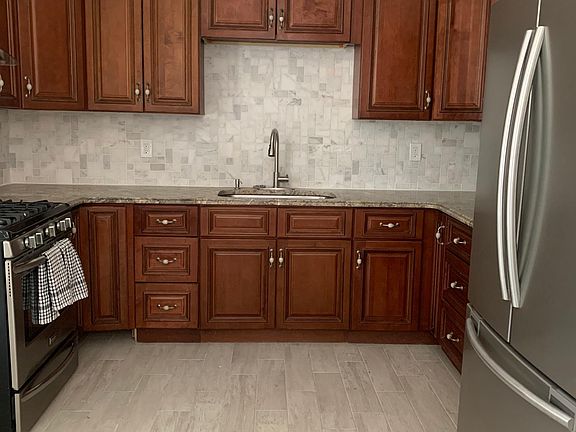 3rd image of 208 S 16th St