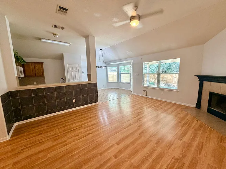 1517 Hawk Dr — Photo 5