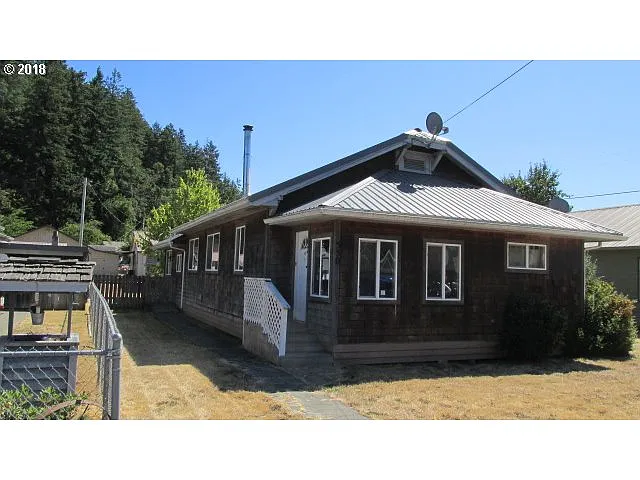 330 4th Ave photo 1
