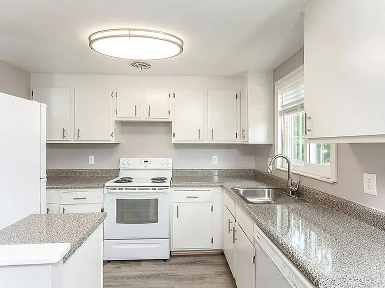 1106 Bicksler Dr — Photo 4