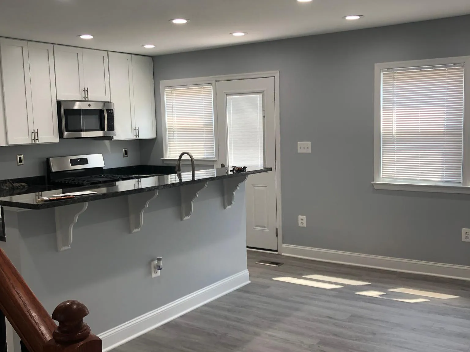 3 bed, 1216 sqft, $1,900 — Photo 2