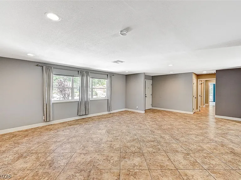 4153 Woodcrest Rd — Photo 10