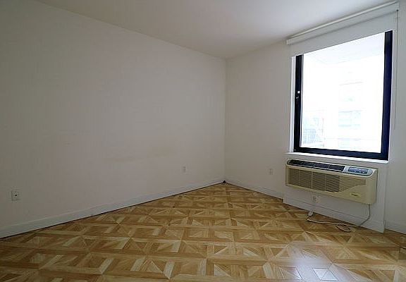 5th image of 316 E 3rd St APT 3E