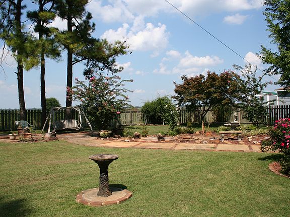 2nd image of 125 Club House Ln