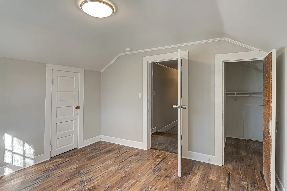 Building Photo - 1240 E Sprague St #5