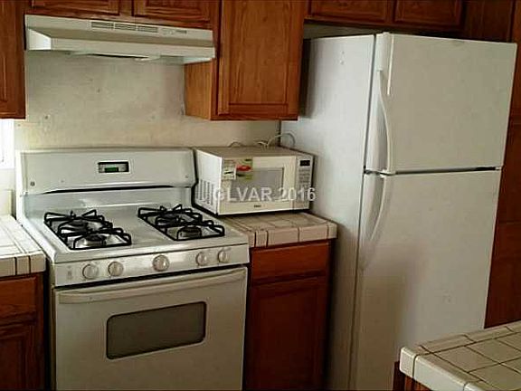 2nd image of 1528 Los Alamos Dr
