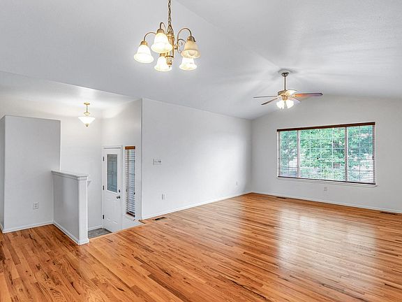 5th image of 2457 Clarion Ln