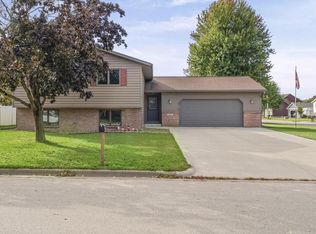 802 E Laurel Pl, Holmen, WI 54636