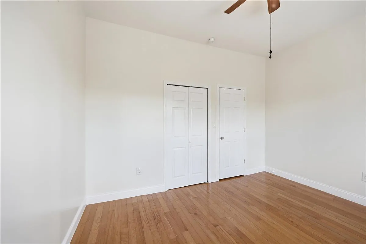 3 bed, 1.5 bath, 1200 sqft, $2,195 — Photo 4
