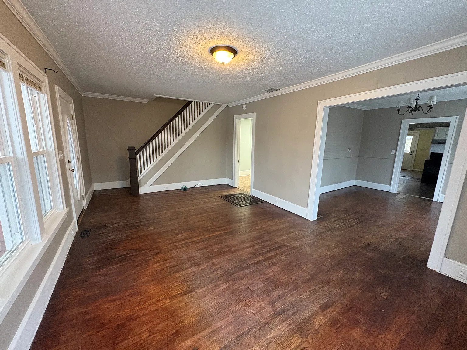 3 bed, 1.5 bath, 1504 sqft, $2,100 — Photo 3