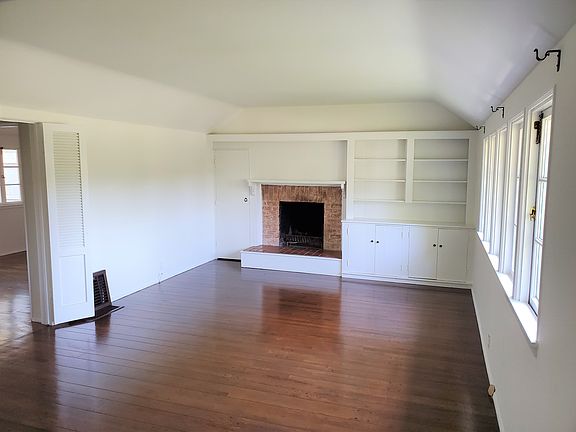 3rd image of 8533 Rosewood Ave