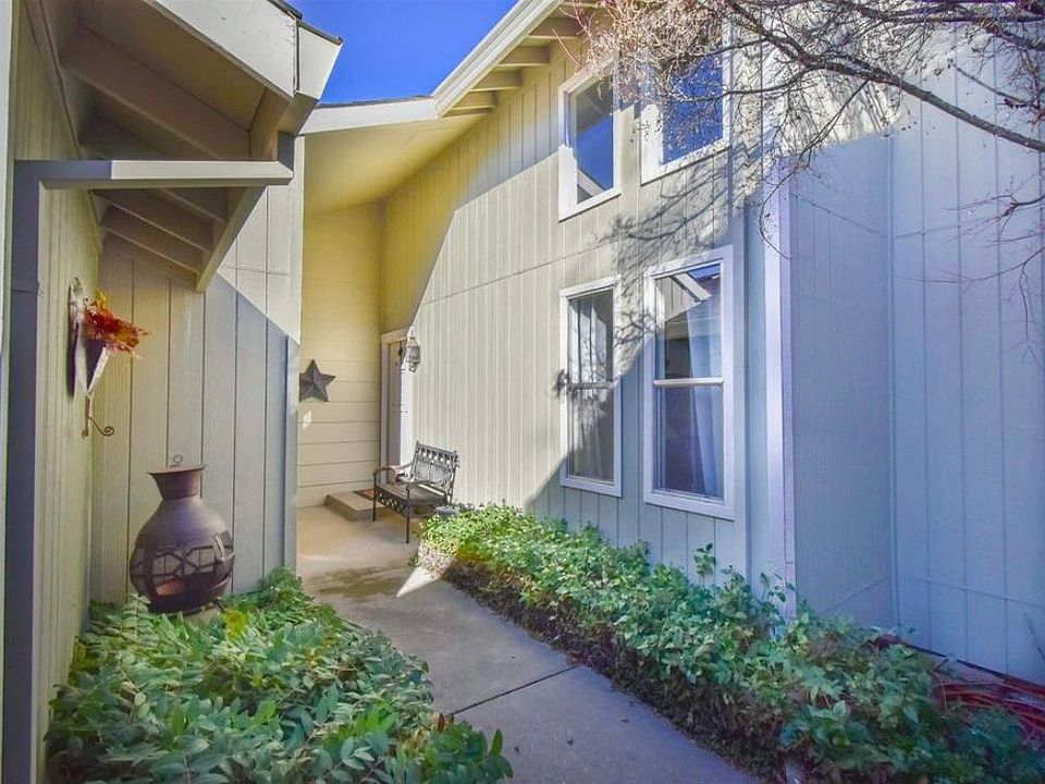 Enclosed private courtyard