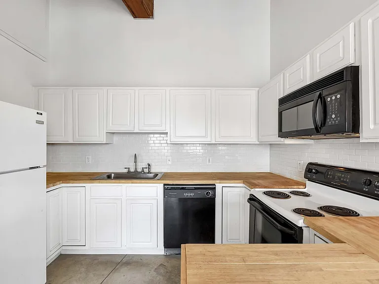 SoHo Lofts — Photo 8