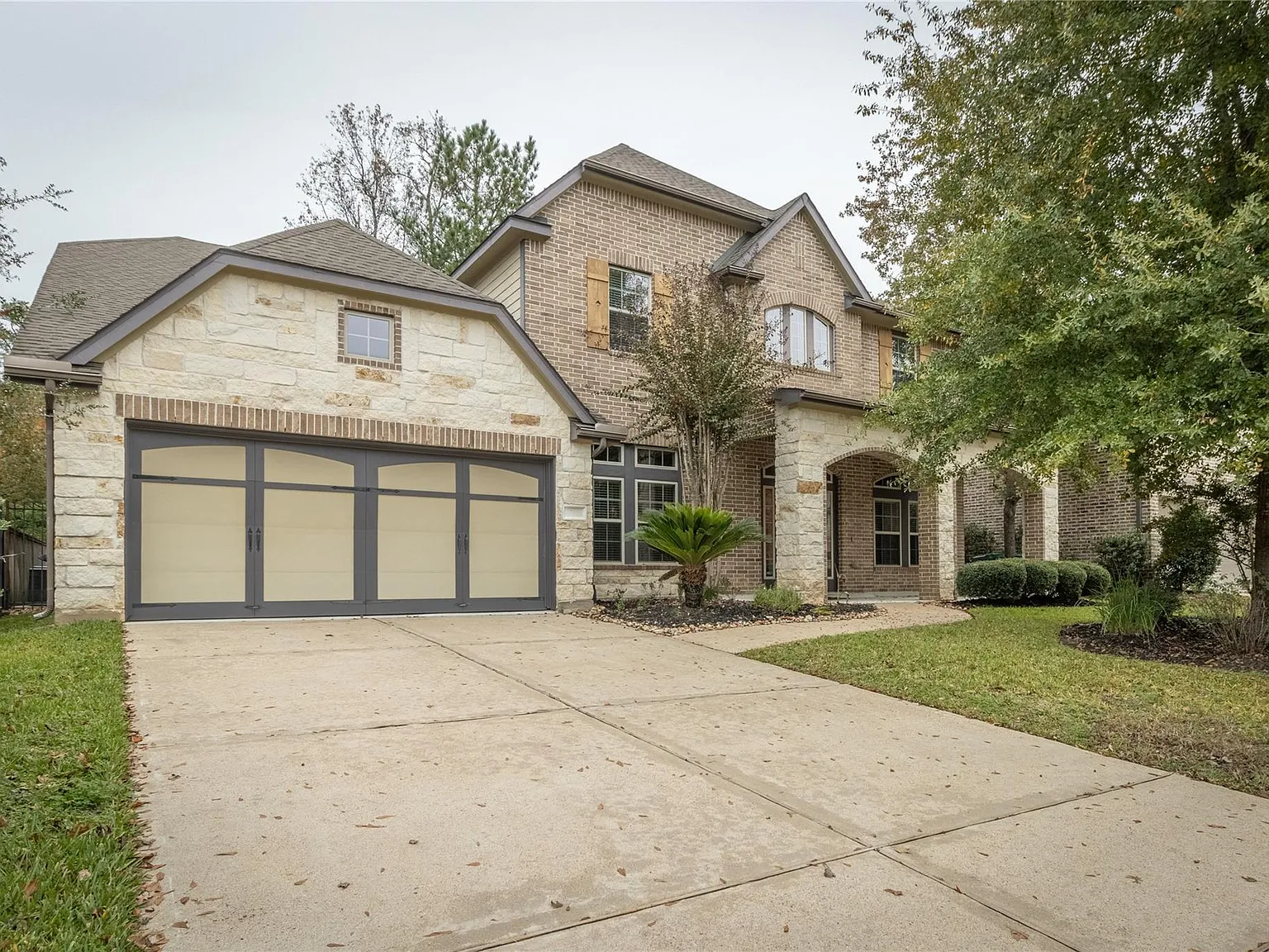 4 bed, 3.5 bath, 4328 sqft, $3,700 — Photo 2
