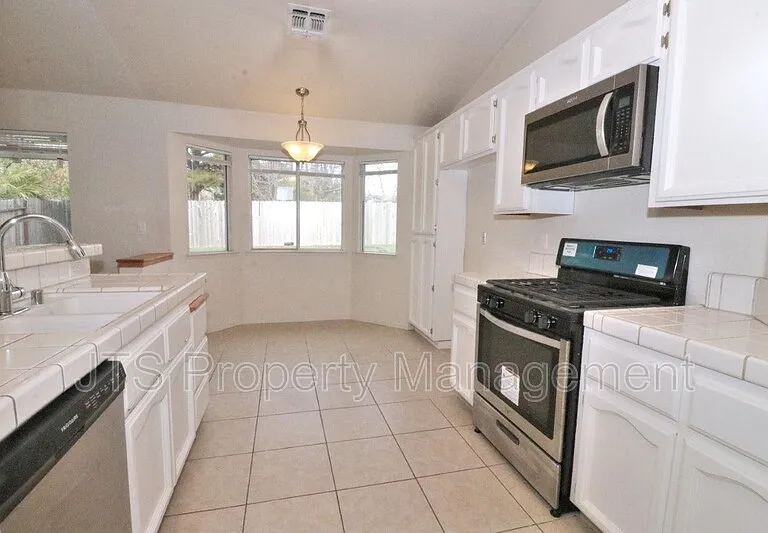 3549 Pine Hollow Way — Photo 17