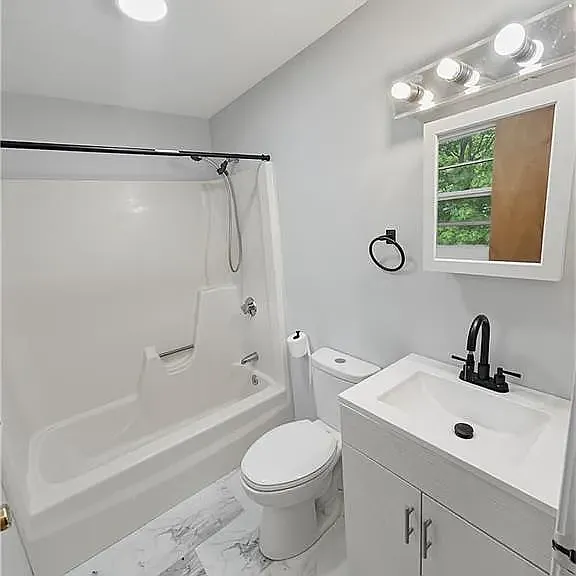325 Washington St #A — Photo 11
