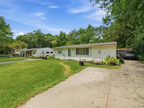918 Pine Tree Rd, Lake Orion, MI 48362
