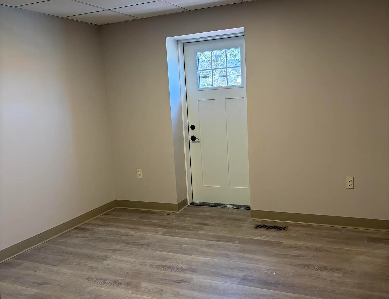 4 bed, 1400 sqft, $1,400 — Photo 1