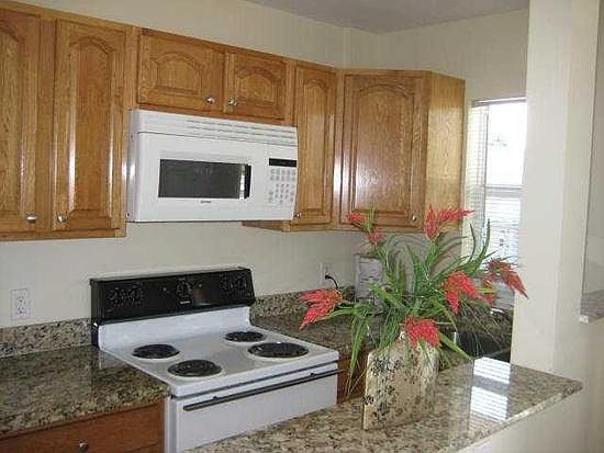 2nd image of 902 SE 1st St #5