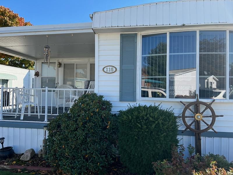 1st image of 115 Shoreline Dr E
