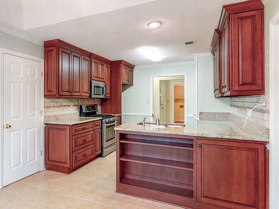 5th image of 4579 Oxford Dr
