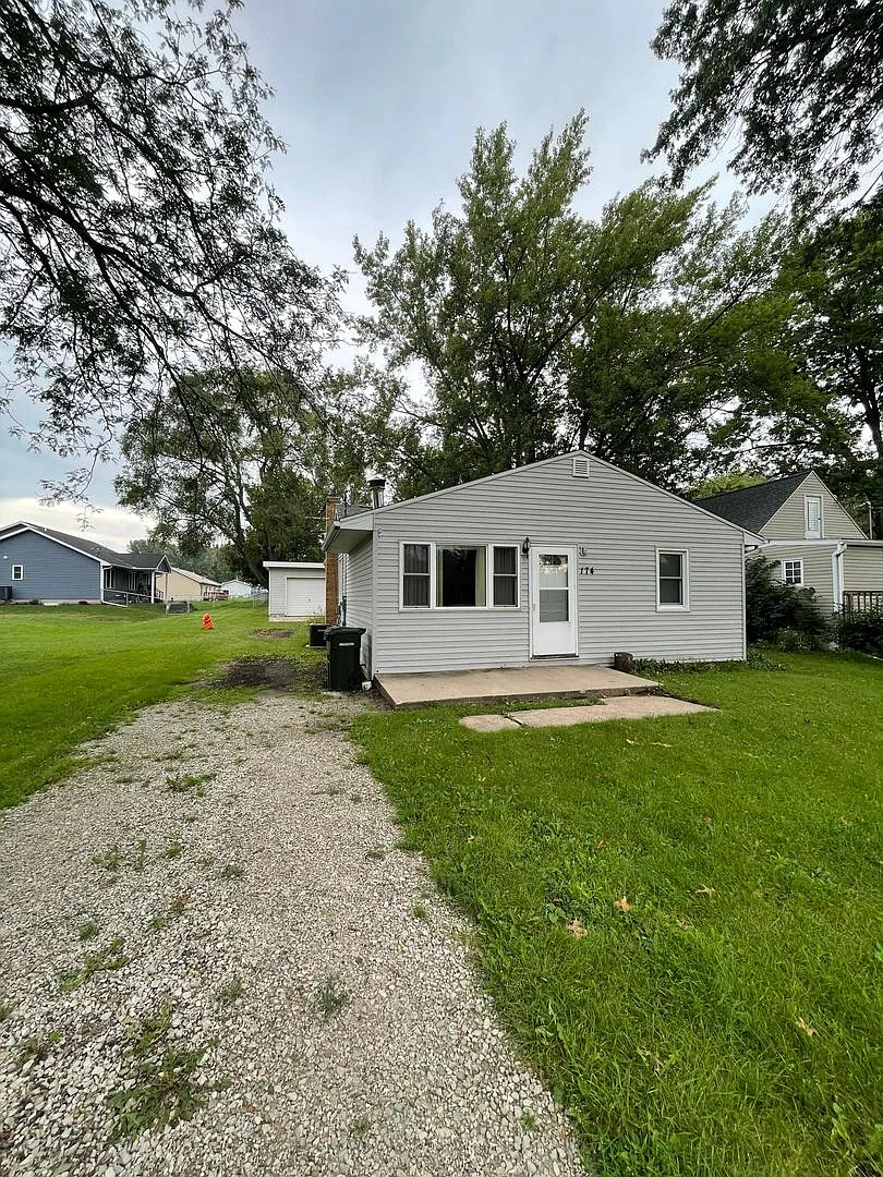 3 Bedroom, 1 Bathroom House for Rent with 1 Stall Garage! — Photo 1