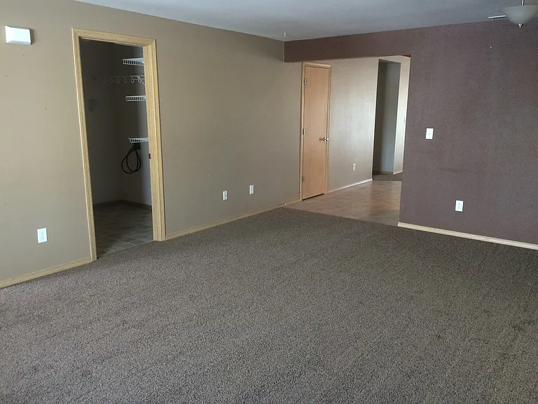 1900 Leanne Ave — Photo 2
