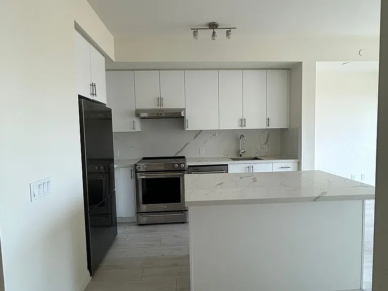 27 Korda Gate #408 — Photo 10