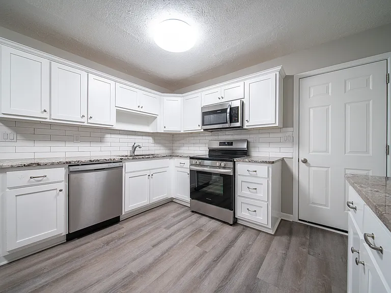 6040 Luna Dr — Photo 14