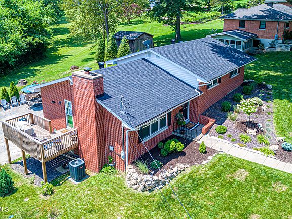 2nd image of 2405 Oakview Dr