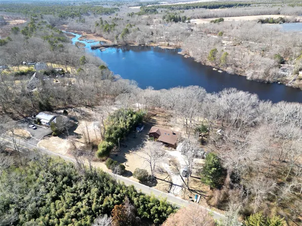 36 Mill Road, Calverton, NY 11933