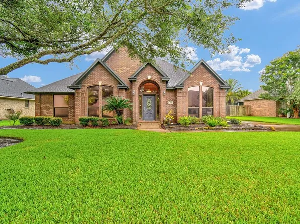 105 Indian Paintbrush, Lake Jackson, TX 77566