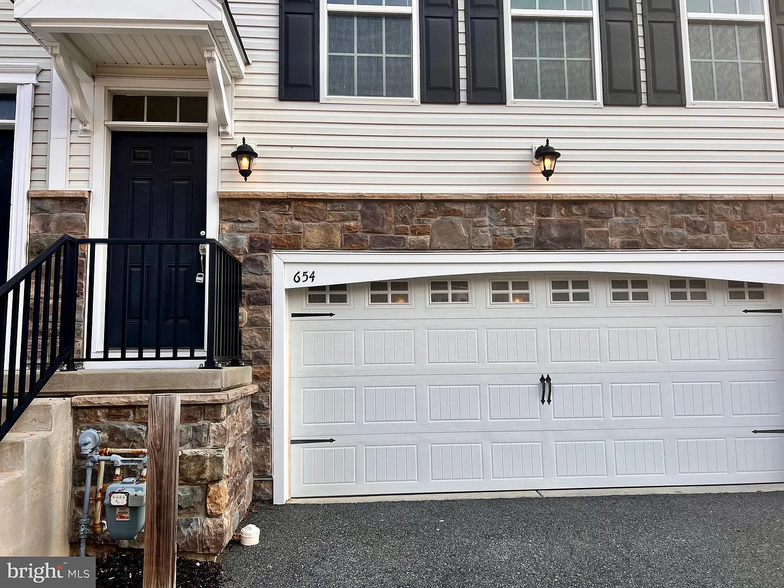 3 bed, 2.5 bath, 1925 sqft, $2,600 — Photo 3