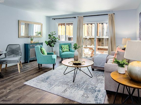4th image of 2444 Frances St APT 4