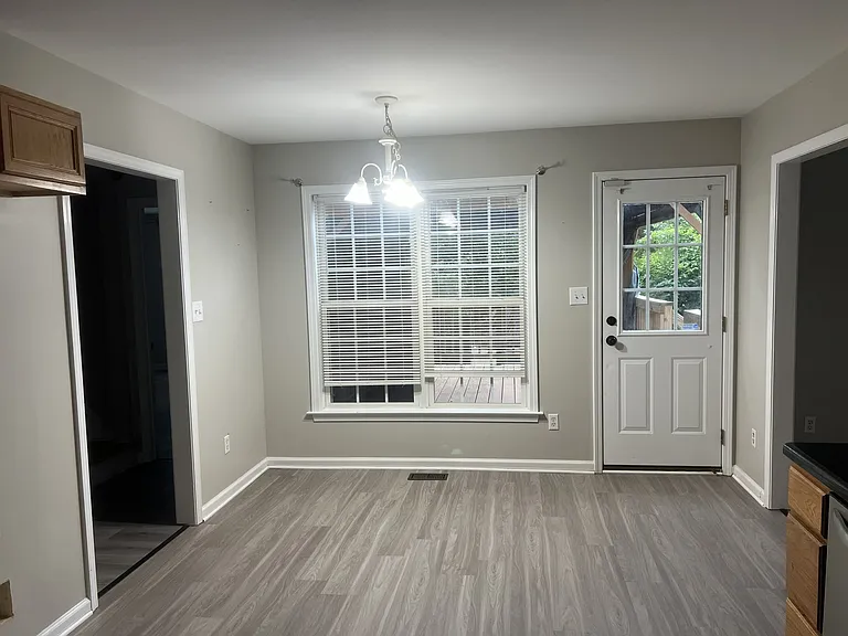 Breakfast nook - Covered deck access