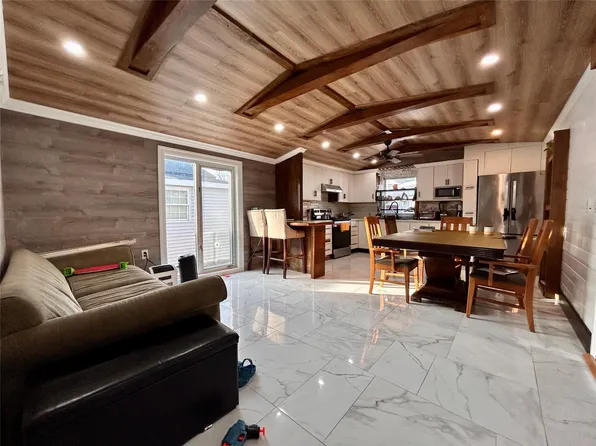 4 Birch Avenue, Bay Shore, NY 11706