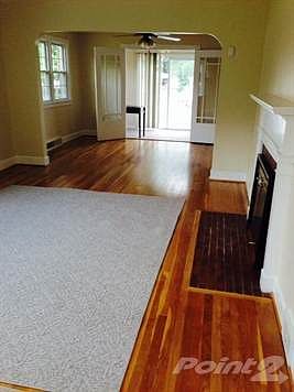 5th image of 221 Pinewood Ave