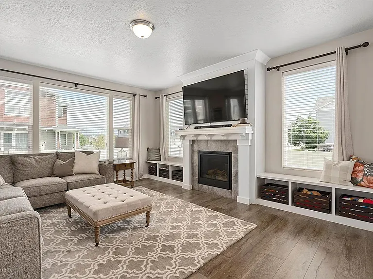 1596 N Cordoba Dr — Photo 4