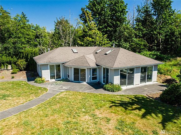 3rd image of 700 Woodbury Way