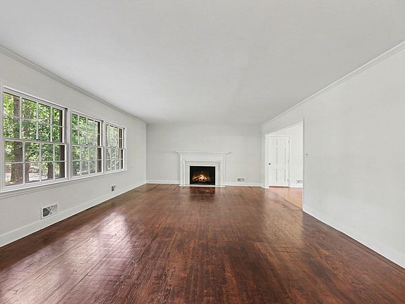 4th image of 518 W Elk St